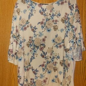 BKE Boutique Floral Blouse